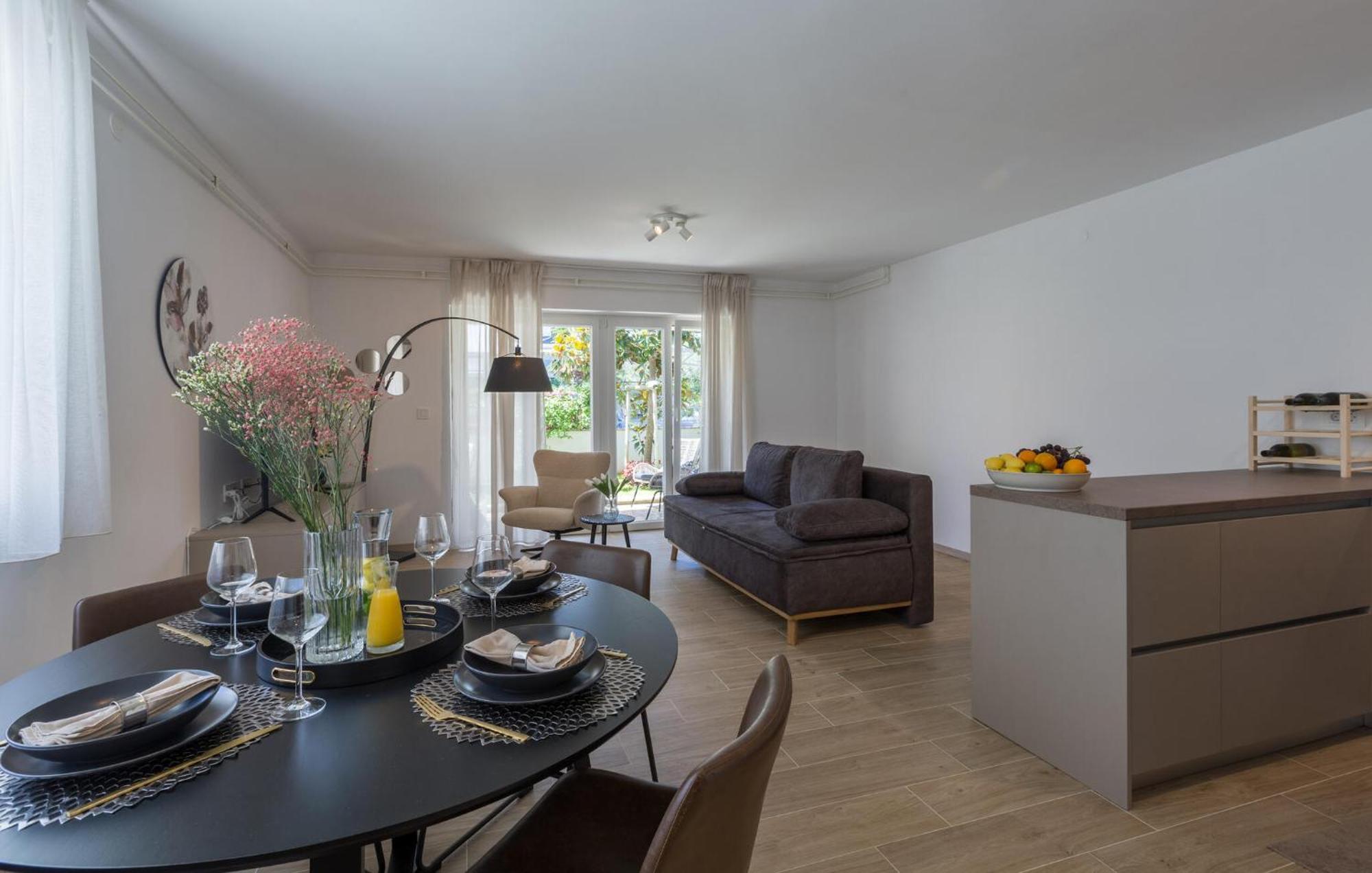 1 Bedroom Beautiful Apartment In Poreč Eksteriør bilde